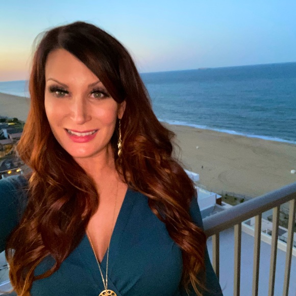 Meet your Posher, Lisa - Picture 1 of 1